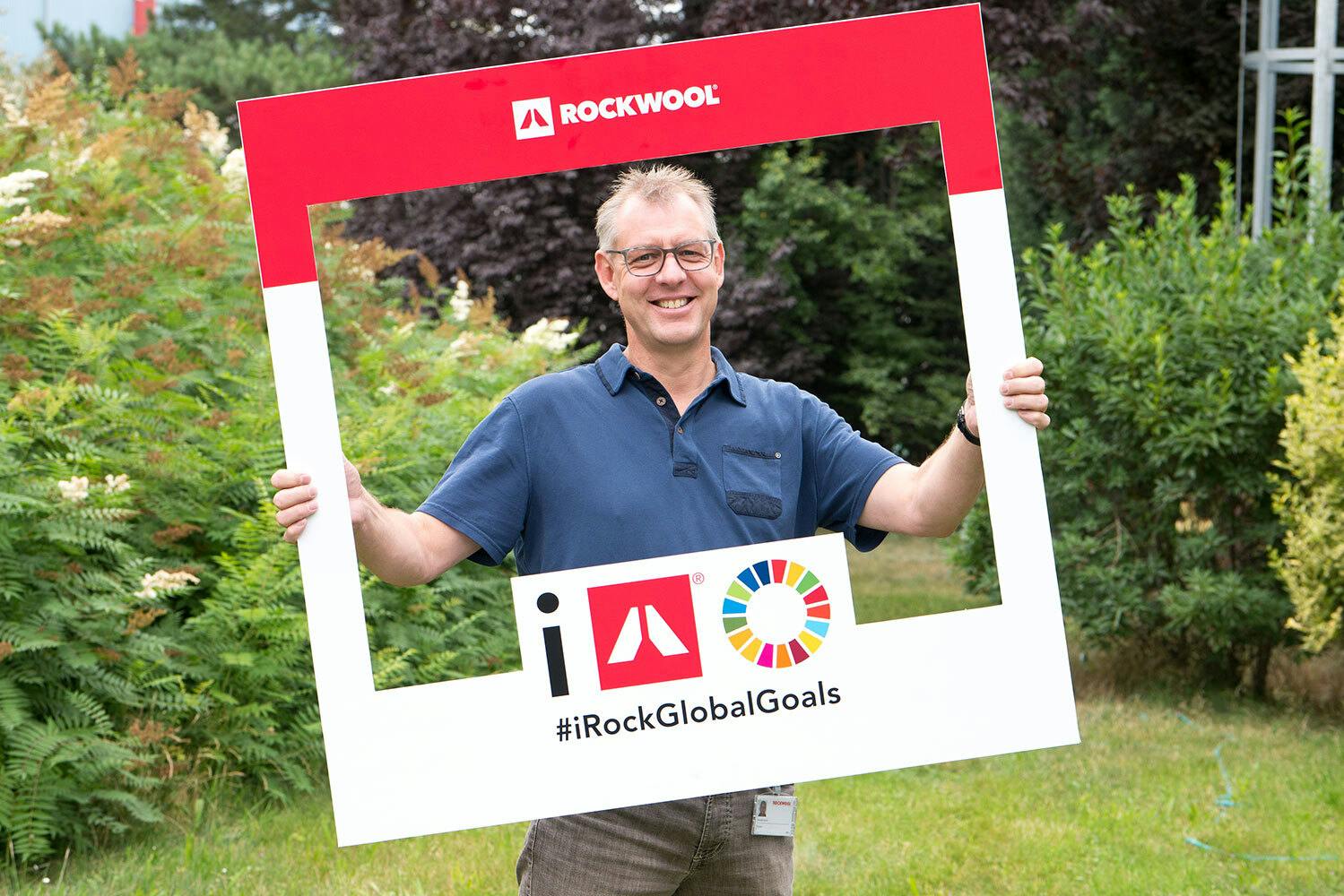 An employee promoting the #iRockGlobalGoals campaign. Keywords: Sustainable Development Goals, SGDs, Global Goals, Sustainability, Employees, Employee