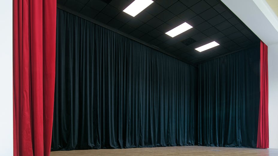 Auditorium in Střední odborná škola Jarov (Jarov Secondary School) in Prague Czech Republic with Rockfon Color-all A24-Edge
