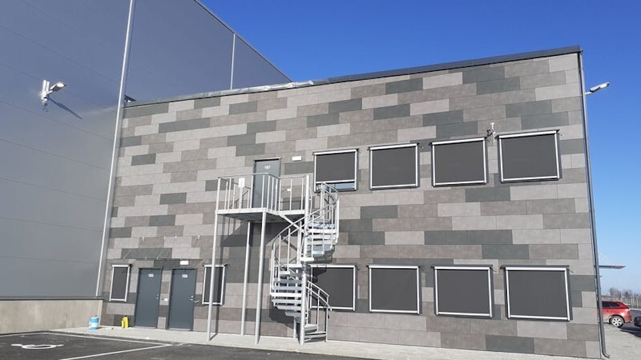 Building construction photo series of the Frode Laursen Distribution Center, Eskilstuna, Sweden.
Sandwich panels with stone wool insulation.
