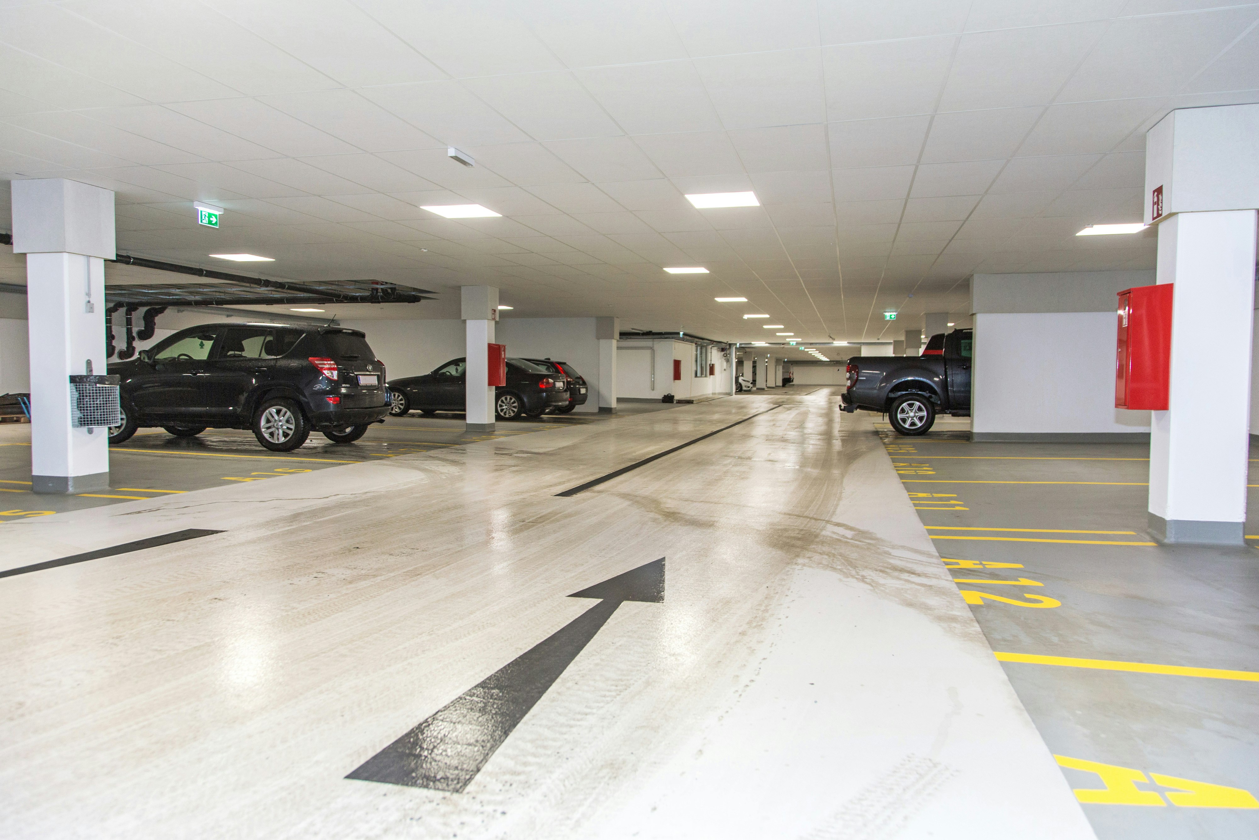 Garage in Q24 Business Park in Imst / Tirol with Rockfon Facett Plano A-Edge