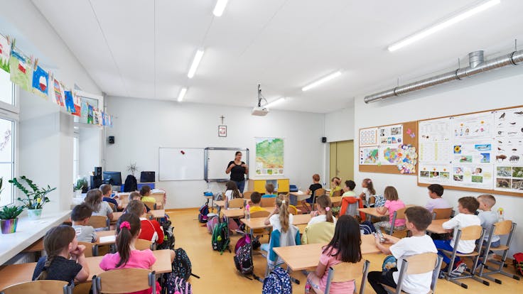 Classroom in Don BOSCO Salesian School Complex in Wrocław Poland with Rockfon Blanka X-Edge