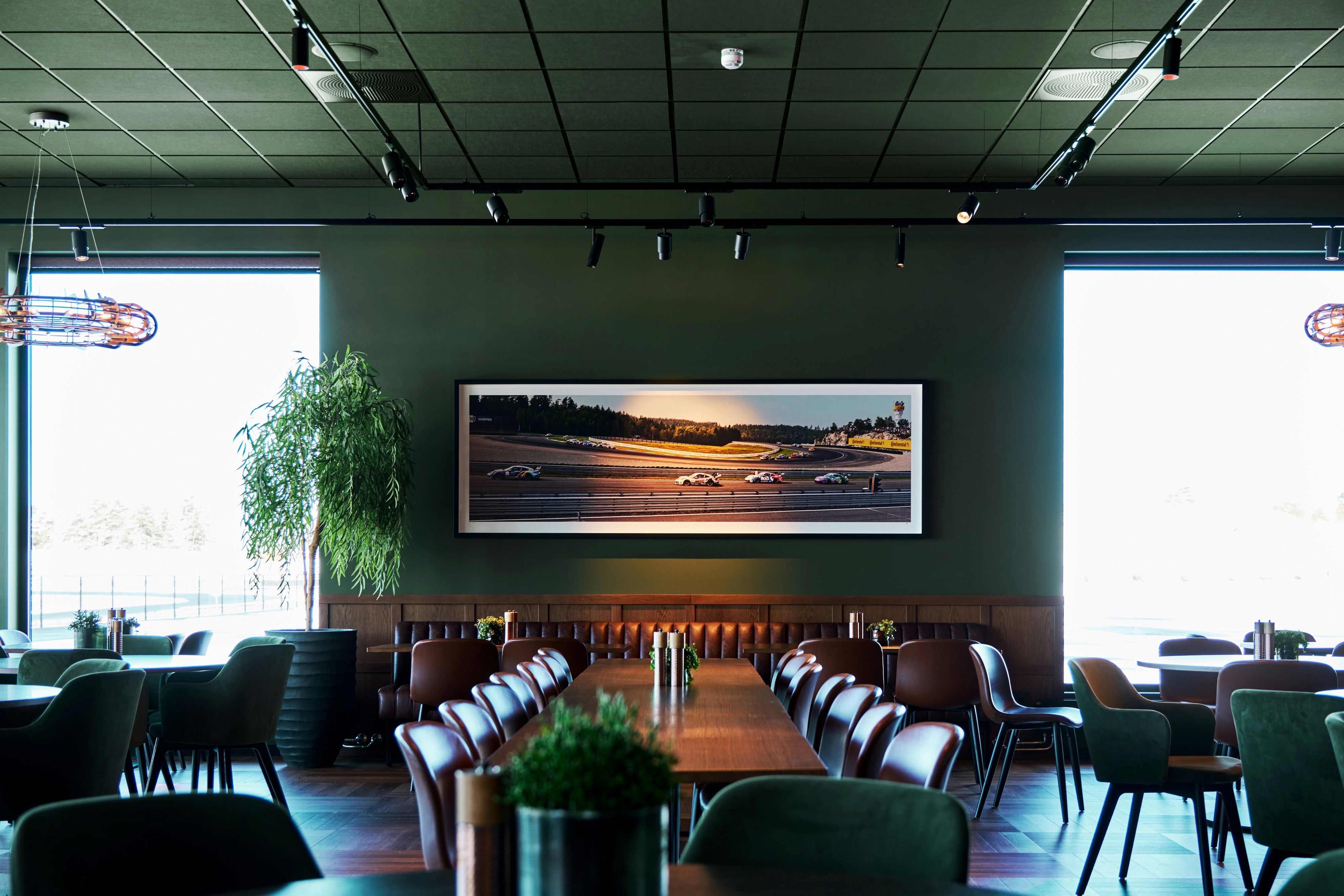 Restaurant in Rudskogen Motorsenter in Rakkestad Norway with Rockfon Color-all E24-Edge