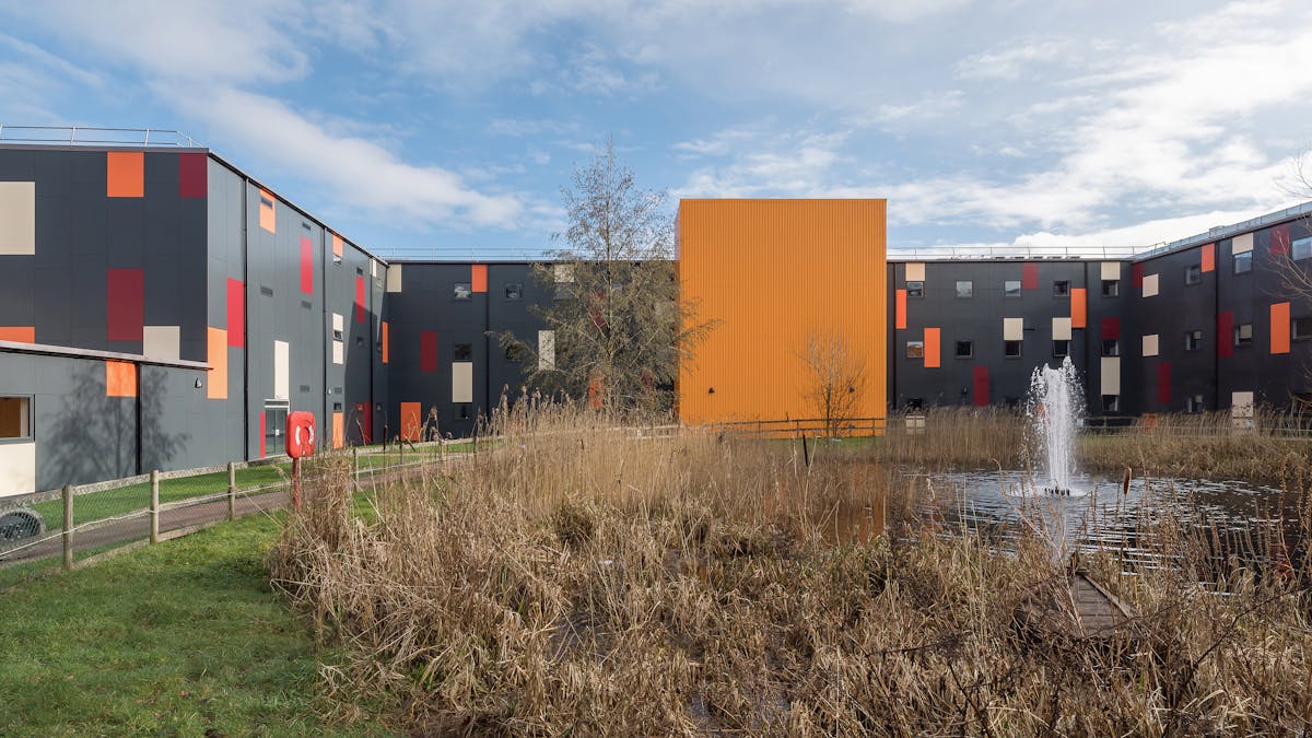Case study Cardiff Hospital 
Rockpanel Colours
RAL 7016, RAL 3004, RAL 1015, RAL 2010