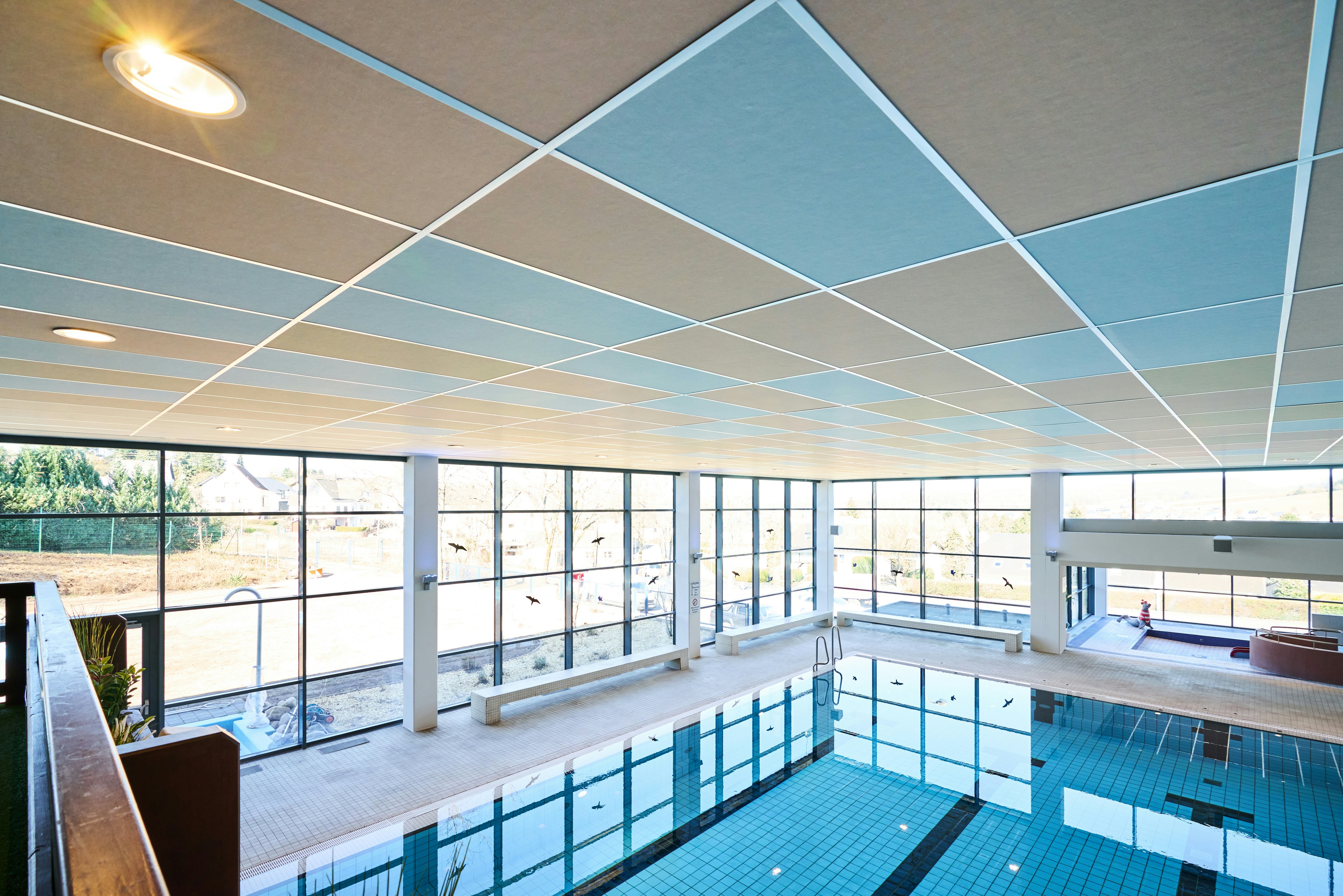 Swimming Pool in Sportzentrum Hellberg in Eppelborn Germany with Rockfon Color-all A-Edge