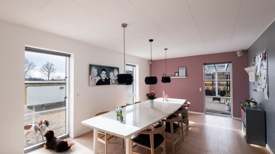 Private home (kitchen) in Højby Denmark with Rockfon Blanka in G-edge
