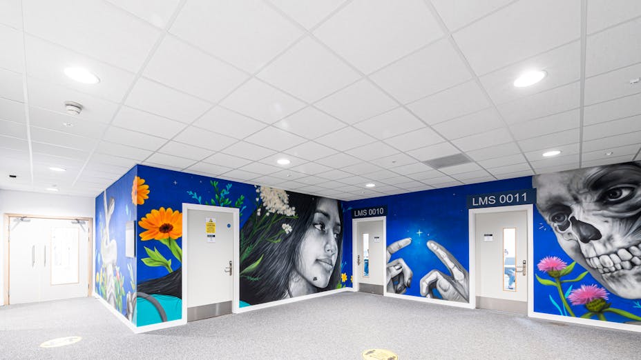 Corridor in Lincoln University Medical School in Lincoln United Kingdom with Rockfon MediCare Standard