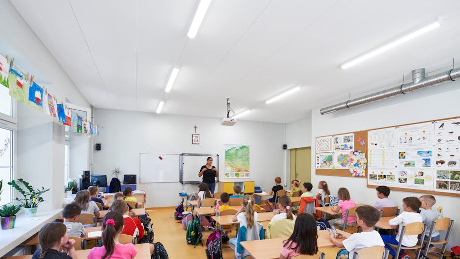 Classroom in Don BOSCO Salesian School Complex in Wrocław Poland with Rockfon Blanka X-Edge