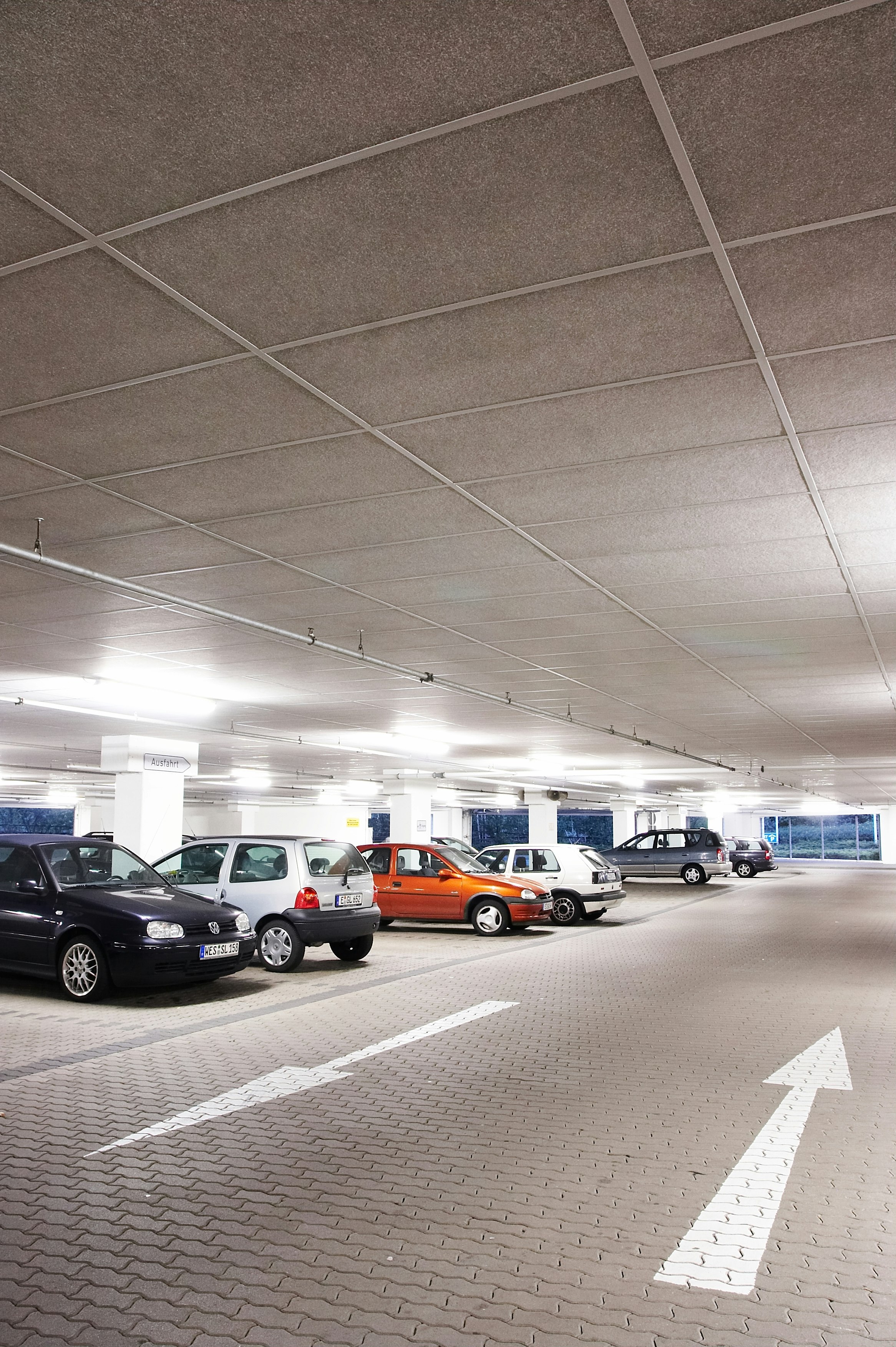 Parkhaus Parking Garage Facett A-edge 1200x600 ROCKFON