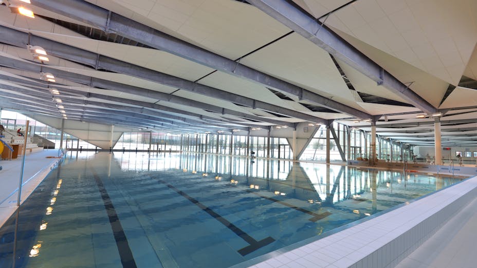 Le Cap swimming pool fitness centre, Rockfon Color-all Charcoal, Ekla A-edge E-edge, leisure