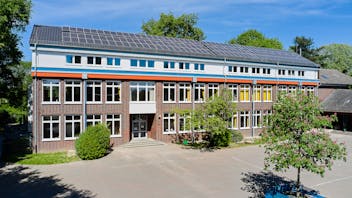 raising the roof, pitched roof, school, masterrock, meisterdach, klemmrock, dachaufstockung, schrägdach, schule, germany, presse, press