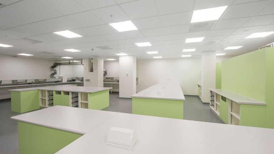 Southmead Hospital,UK,Bristol, 110,000m2 installed in total by CCP (not all ROCKFON), Main Contractor - Carillion, North Bristol NHS Trust, Carlton Ceilings & Partitions, Slough, Julian James, MediCare Plus, E-edge, 600 x 600, White, Rocklink 24