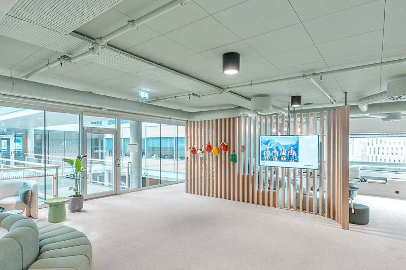 Open Plan Office in Skoeyen Atrium in Oslo Norway with Rockfon Color-all X-Edge