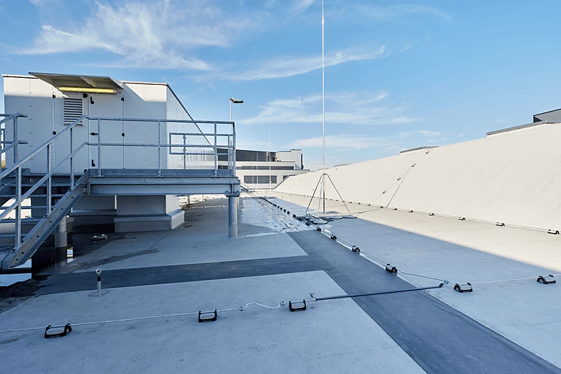 pim, flatroof, flat roof, fri, FRI, Flachdach, insulation, Solarrock, higher stressed flat roof, höher beansprucht, walkway, Wartungsweg, Germany, SEW Bruchsal 10/2017, Job 5091, gespiegelt, retuschiert, header/hero (Verlängerung ist vor Ablauf der Nutzungsdauer bei SEW zu beantragen)