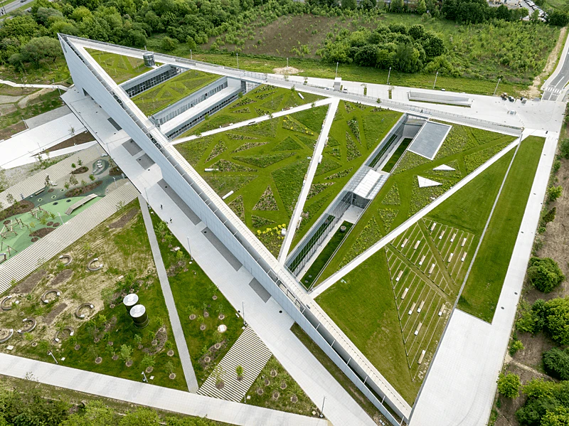 case study Cogiteon green roof Kraków, Poland , Małopolskie Centrum Nauki,