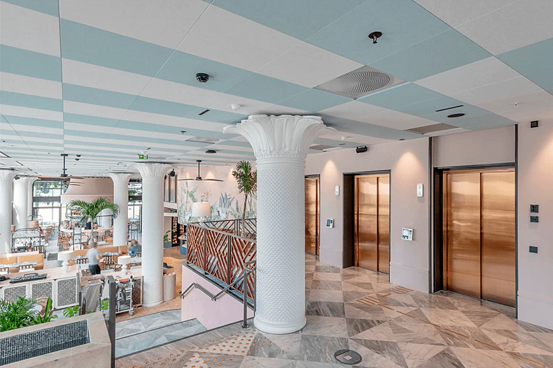 Reception in Hotel Riviera in Moss Norway with Rockfon Color-all special X-Edge