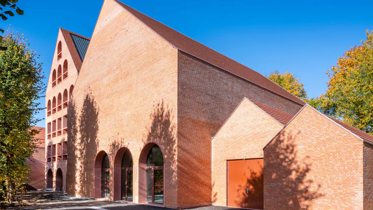 parksite leuven, the parksite, the parksite in leuven, building under construction, energetic expansion and total renovation, chapel renovation, reference project, referentie, rockroof flexi plus, prefabricated panels, high ceilings and arches, leuven, belgium