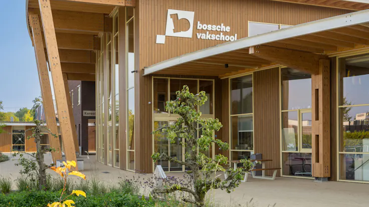 Case Study, De Bossche Vakschool, NL, Rockpanel Woods, Caramel Oak.