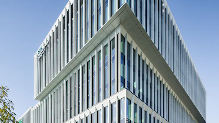case study LAKESIDE WARSZWA office building BREEAM Outstanding certification, WELL Gold certification, E.ON Polska S.A. certification, Class A standard offices, and beautifully landscaped green surroundings - since the end of 2023, the prestigious Lakeside office and service complex has been operating in Warsaw’s Mokotów district, utilizing ROCKWOOL stone wool insulation materialsphotographer Rafal Chojnacki