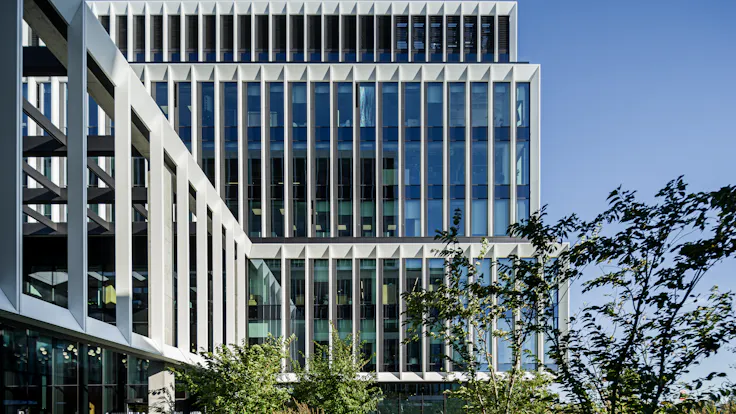 case study LAKESIDE WARSZWA office building BREEAM Outstanding certification, WELL Gold certification, E.ON Polska S.A. certification, Class A standard offices, and beautifully landscaped green surroundings - since the end of 2023, the prestigious Lakeside office and service complex has been operating in Warsaw’s Mokotów district, utilizing ROCKWOOL stone wool insulation materialsphotographer Rafal Chojnacki