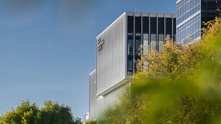 case study LAKESIDE WARSZWA office building BREEAM Outstanding certification, WELL Gold certification, E.ON Polska S.A. certification, Class A standard offices, and beautifully landscaped green surroundings - since the end of 2023, the prestigious Lakeside office and service complex has been operating in Warsaw’s Mokotów district, utilizing ROCKWOOL stone wool insulation materialsphotographer Rafal Chojnacki