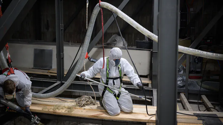 kino international berlin, renovation, blown-in insulation, insulation granulate, firesafe, fillrock rg, sanierung, einblasdämmung, steinwolle-granulat, nichtbrennbar, deckendämmung, press, presse, germany, Picdrop-Job Lenk 08.10.2025
