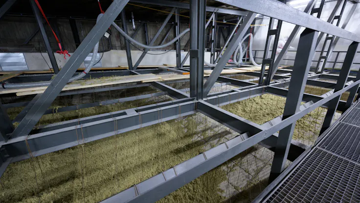 kino international berlin, renovation, blown-in insulation, insulation granulate, firesafe, fillrock rg, sanierung, einblasdämmung, steinwolle-granulat, nichtbrennbar, deckendämmung, press, presse, germany, Picdrop-Job Lenk 08.10.2025