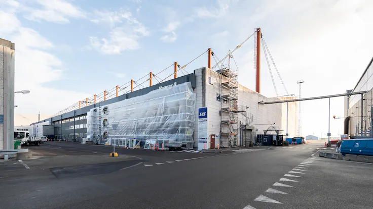 Hangar 4, facaderenovering kontor- og flyhangar i Københavns Lufthavne