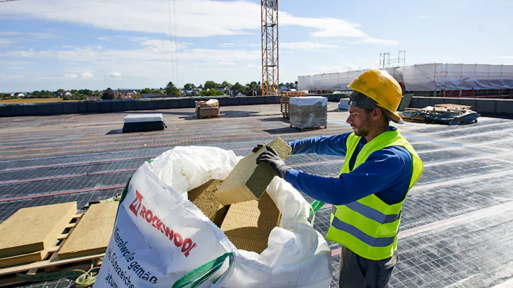 schulzentrum niederkassel, solarrock, insulation under pv-systems, sustainable, dämmung unter pv-anlagen, tragfähig, presse, press, germany