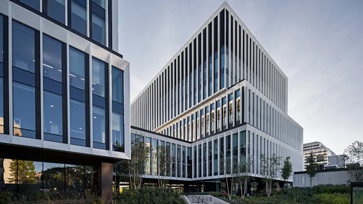 case study LAKESIDE WARSZWA office building BREEAM Outstanding certification, WELL Gold certification, E.ON Polska S.A. certification, Class A standard offices, and beautifully landscaped green surroundings - since the end of 2023, the prestigious Lakeside office and service complex has been operating in Warsaw’s Mokotów district, utilizing ROCKWOOL stone wool insulation materialsphotographer Rafal Chojnacki