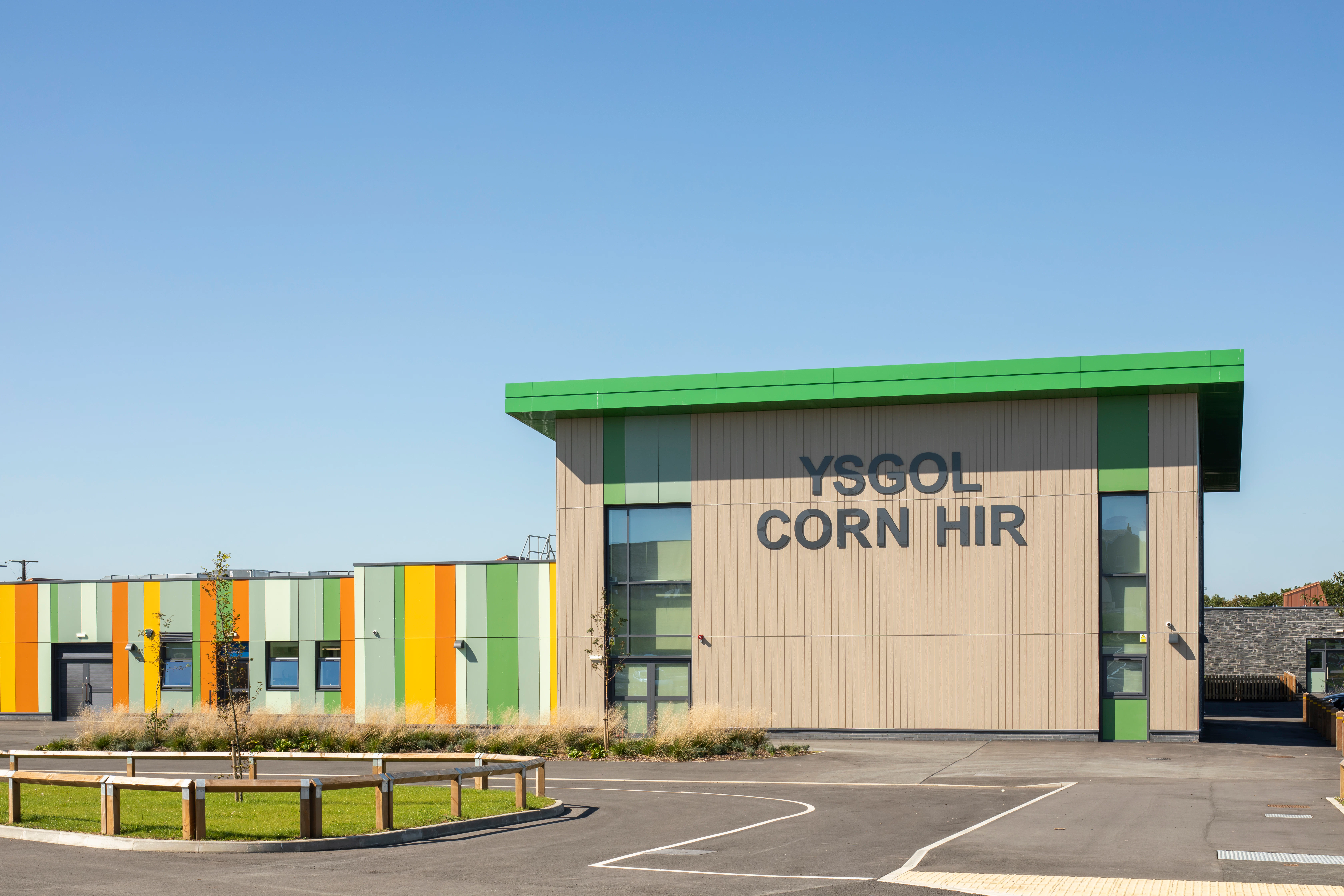 Rockpanel Colours Case Study
New Build School
RAL 0605070, 1032, 1305030, 1406010