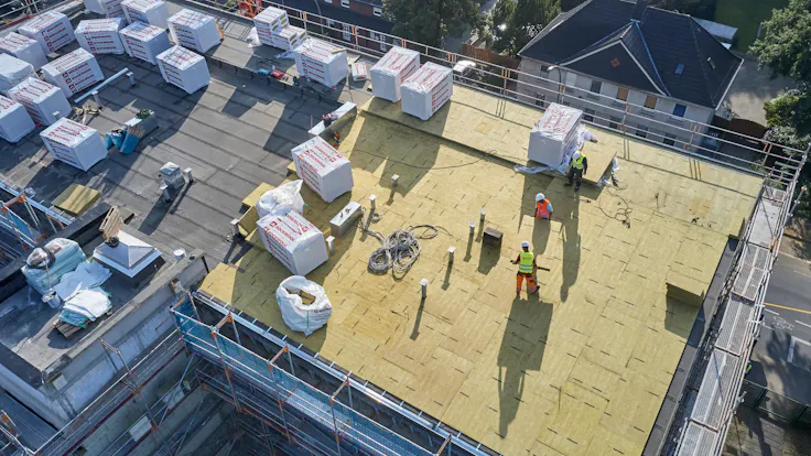 renovation, office, office building, gladbeck, gebäude 2, Renovation ROCKWOOL office building Gladbeck, flatroof, installation, Hardrock, men on flatroof, Germany