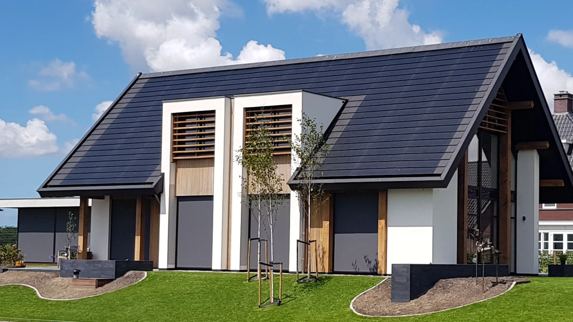 Schrägdach mit PV, Schrägdach, Steildach, PV, Photovoltaik, Pitched Roof