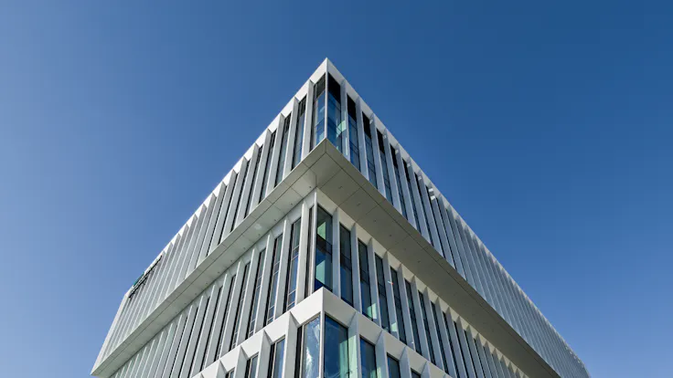 case study LAKESIDE WARSZWA office building BREEAM Outstanding certification, WELL Gold certification, E.ON Polska S.A. certification, Class A standard offices, and beautifully landscaped green surroundings - since the end of 2023, the prestigious Lakeside office and service complex has been operating in Warsaw’s Mokotów district, utilizing ROCKWOOL stone wool insulation materialsphotographer Rafal Chojnacki