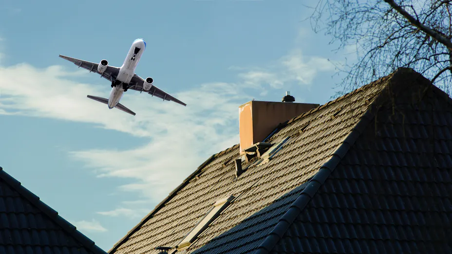 Plane flying above house creating noise