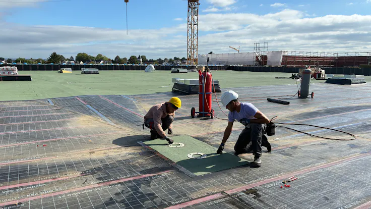 schulzentrum niederkassel, solarrock, insulation under pv-systems, sustainable, dämmung unter pv-anlagen, tragfähig, presse, press, germany
