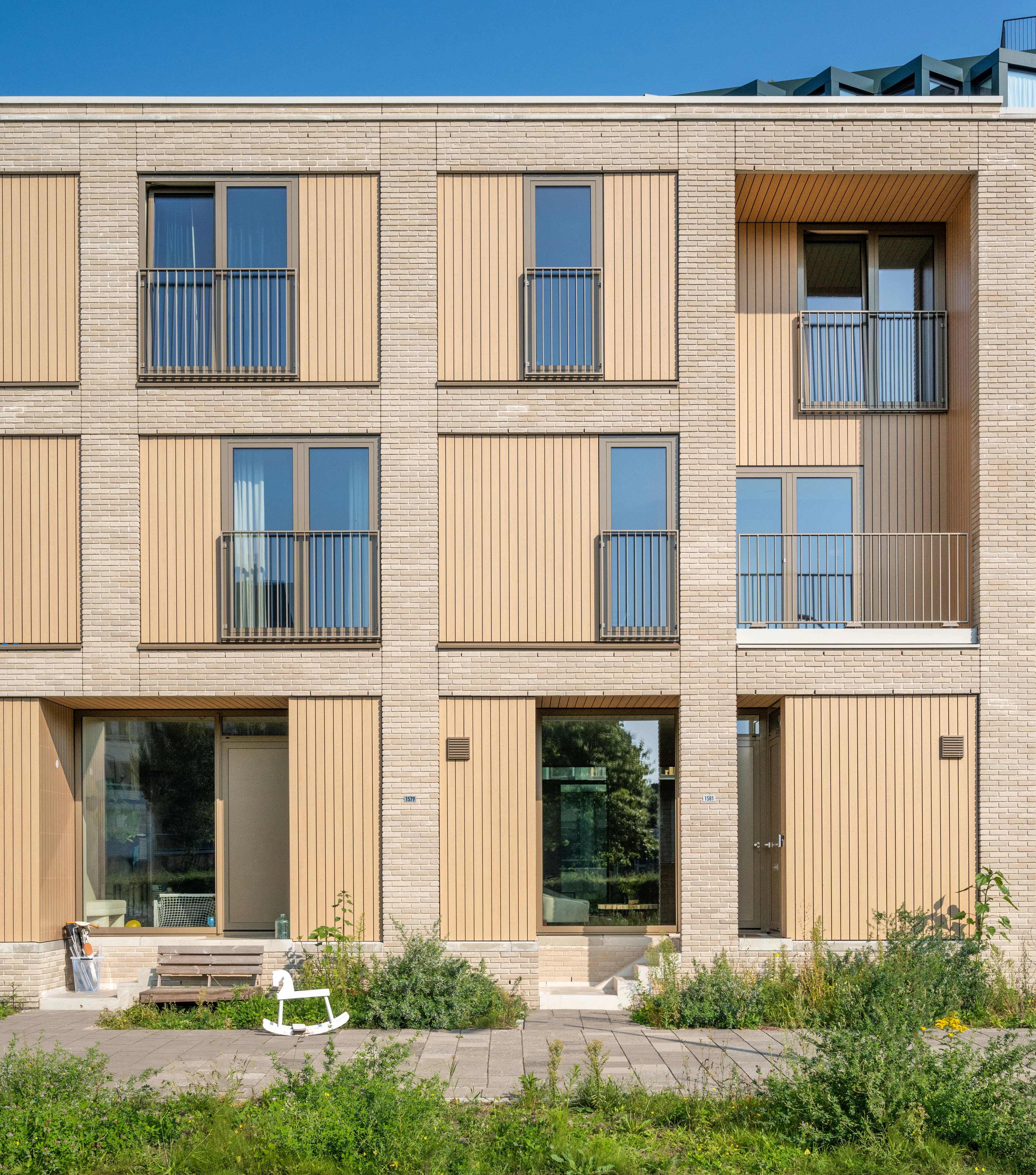 Case Study, Elements Haarlem Laagbouw, NL, Rockpanel Woods Custom.