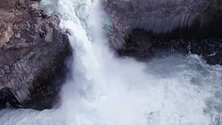 water properties, 7 strenghts, waterfall, rocks