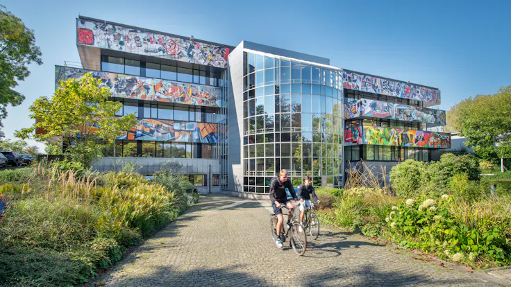 Case Study, Odissee Aalst, BE, Rockpanel Premium Colour RAL 7039 & Colour RAL 7039.
