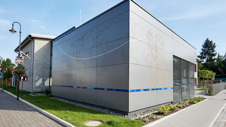 The Christophorus school in Mülheim-Kärlich (Germany) with (engraved) Rockpanel Metallics and Rockpanel Colours exterior cladding boards