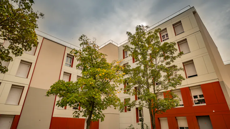 Résidence La Violette in Le Teil, France, cladded with Rockpanel Colours facade cladding