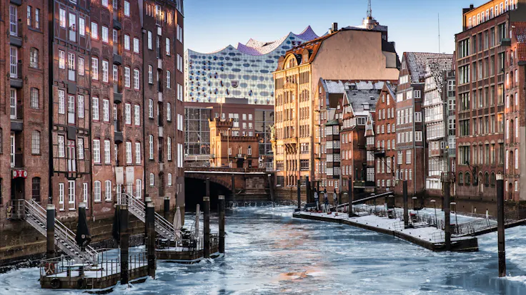 7 strenghts of stone, stärken von steinwolle, thermal properties, wärmeschutz, speicherstadt, winter, snow, ice, city, urban