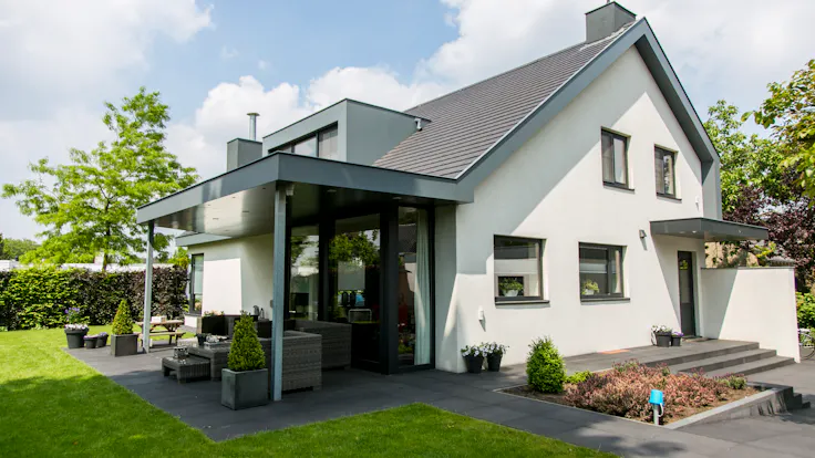 Private house with Rockpanel Uni/Colours