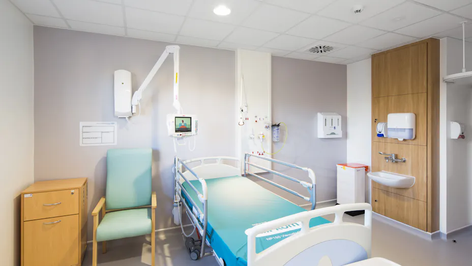 Rockfon MediCare acoustic ceiling tiles installed in patient room at Glenfield Hospital, UK