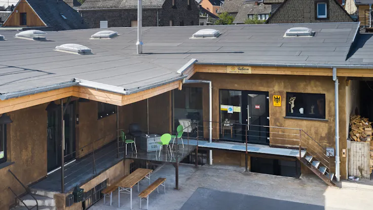 magazin, rebuild, online-magazin, kulturzentrum kottenheim, sanierung, alte gebäude neue Identität, altes raiffeisenlager, altes lager, leerstehendes gebäude, nachhaltiges sanierungskonzept, lebendiger treffpunkt, umnutzung, flachdachdämmung, bitrock, kottenheim, germany