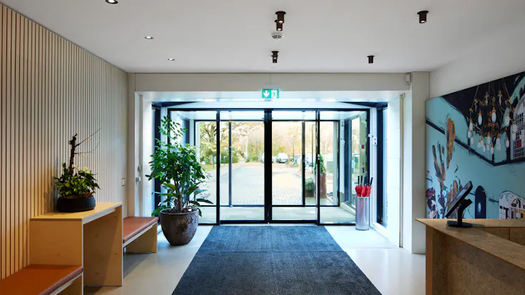 DK - Hedehusene Headquarters, Entrance