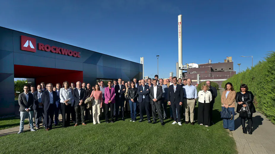 La presidenta María Chivite inaugura las nuevas oficinas eficientes de ROCKWOOL en Navarra