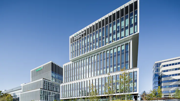 case study LAKESIDE WARSZWA office building BREEAM Outstanding certification, WELL Gold certification, E.ON Polska S.A. certification, Class A standard offices, and beautifully landscaped green surroundings - since the end of 2023, the prestigious Lakeside office and service complex has been operating in Warsaw’s Mokotów district, utilizing ROCKWOOL stone wool insulation materialsphotographer Rafal Chojnacki