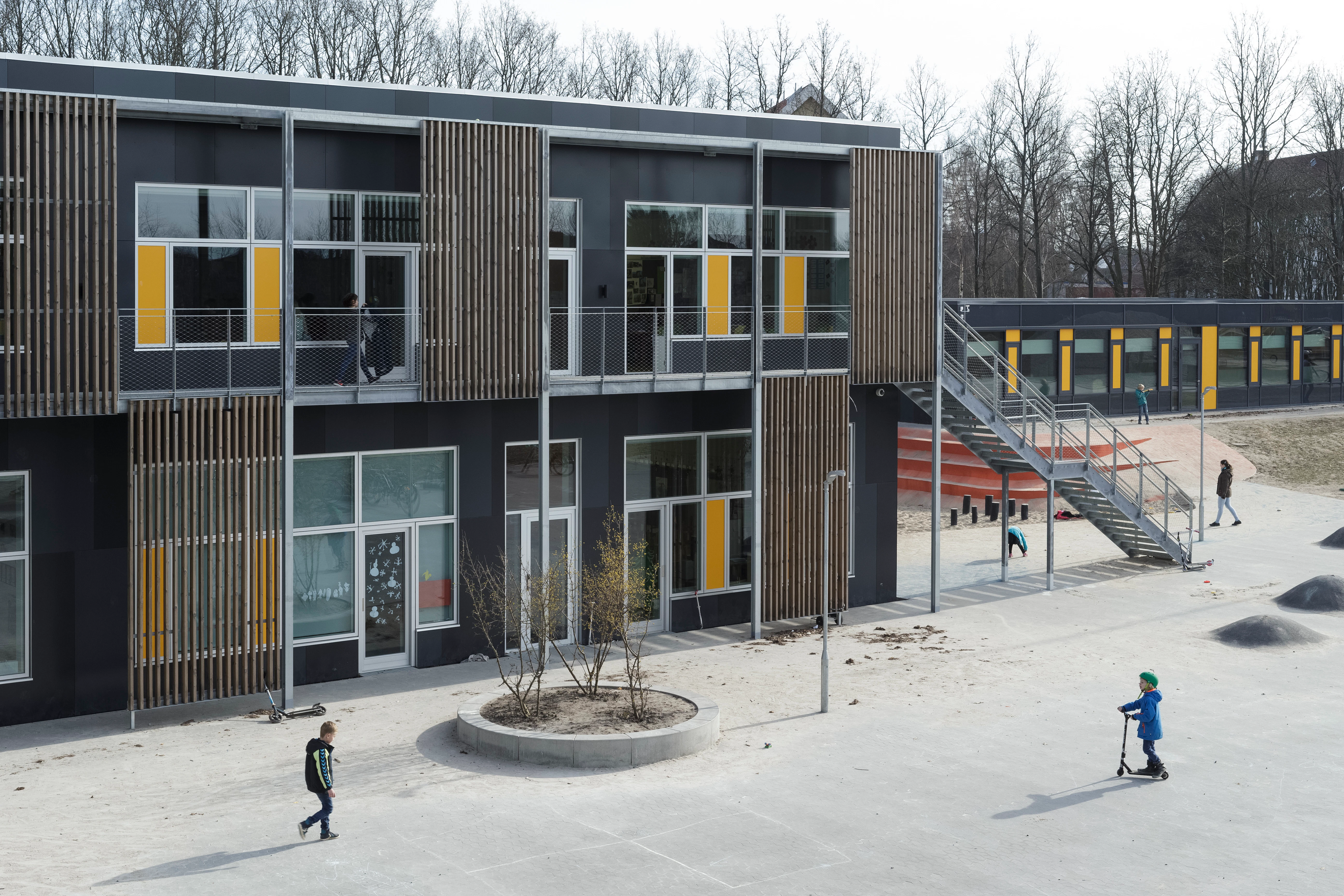 Klostermarksskolen in Roskilde, Denmark cladded with Rockpanel Colours RAL 7016 and RAL 7021 facade cladding
