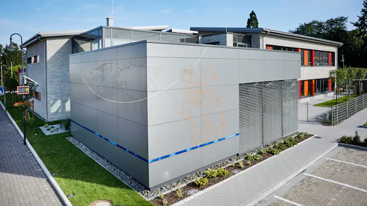 The Christophorus school in Mülheim-Kärlich (Germany) with (engraved) Rockpanel Metallics and Rockpanel Colours exterior cladding boards