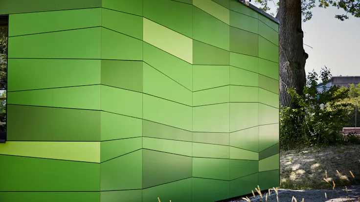 Renovation and extension of the Betty-Greif school in Pfarrkirchen, Germany with Rockpanel Colours incl. ProtectPlus coating